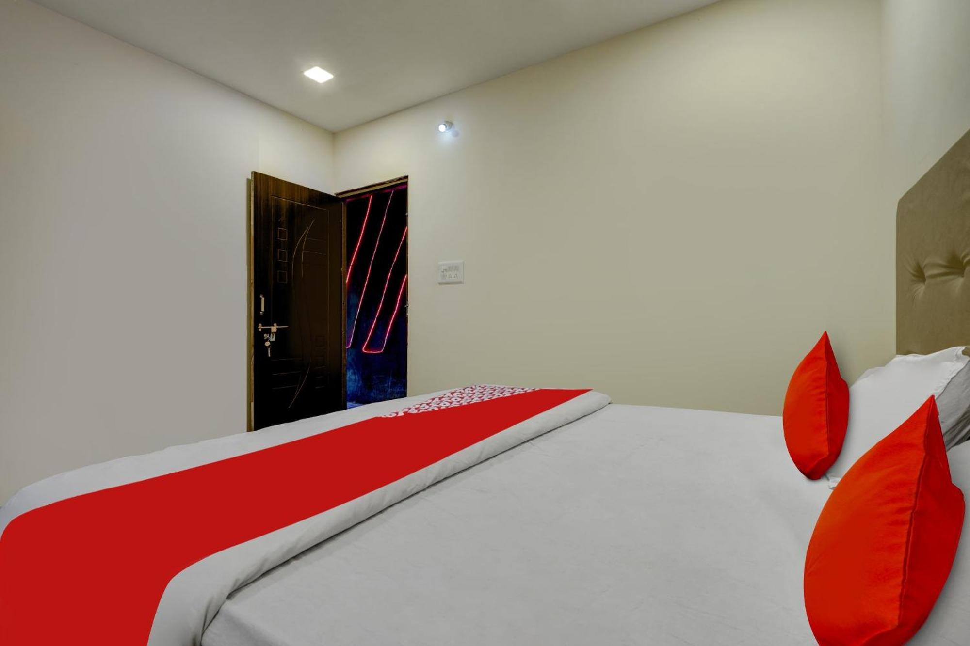 Oyo Flagship The Chirag Resort Bhandāra Exteriör bild